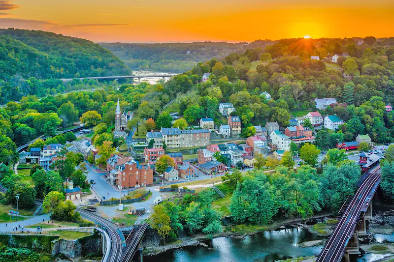 Romantic getaways in west Virginia with hot tubs